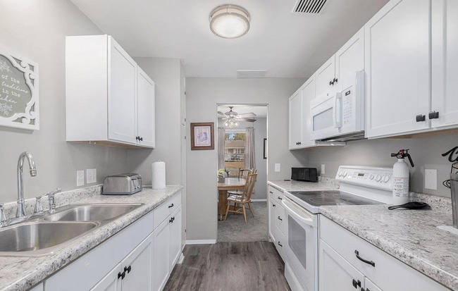 Building Photo - 520 S 70th St Rental