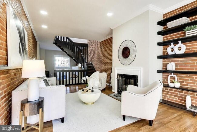 Photo - 1238 Linden Pl NE