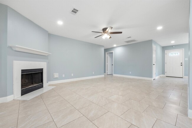 Photo - 28815 Binefield St