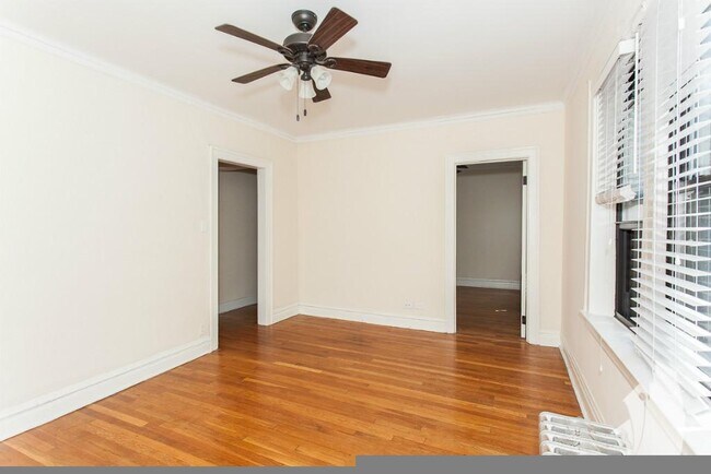 Photo - 4725 N Leavitt St