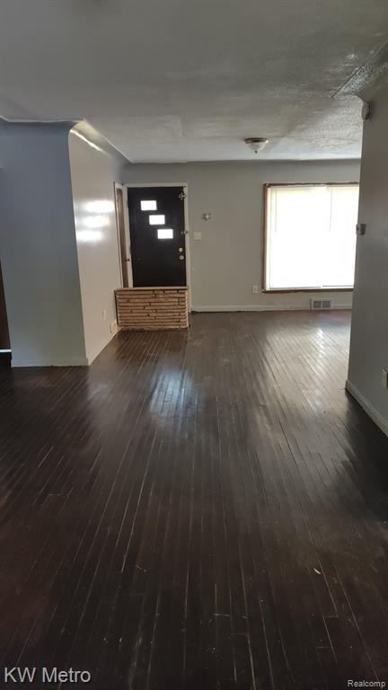 Photo - 8272 Outer Dr E