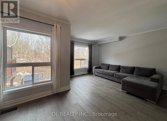 Photo - 557 Bondi Ave