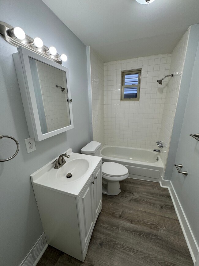 Photo - 363 Woodruff St Unit 2