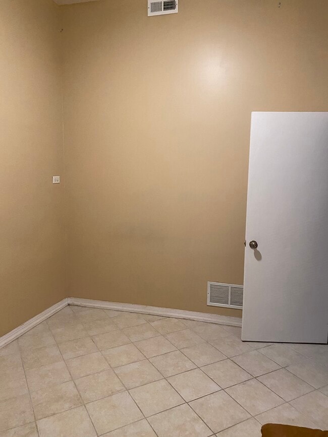 Bedroom view 1 - 1800 W 21st Plz Unit 1 Floor