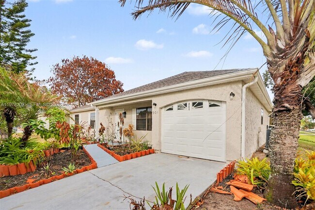 Photo - 901 Gannet Ave NW