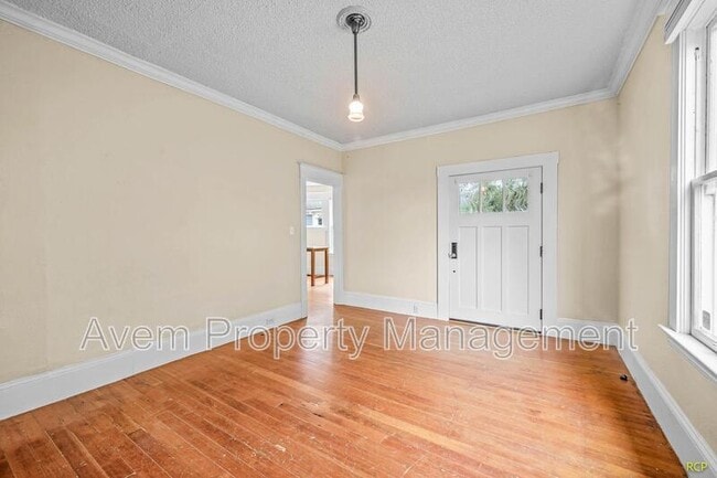 Photo - 626 NE Russell St