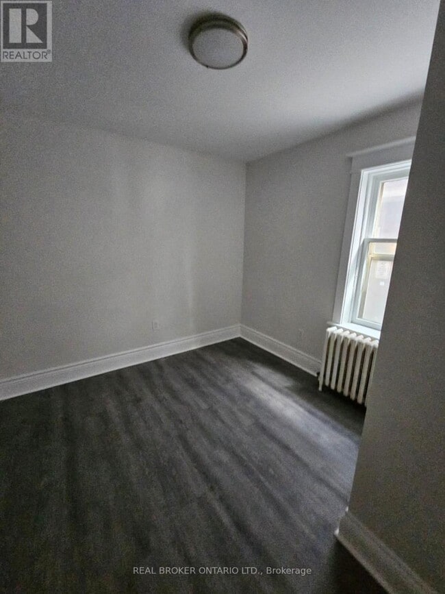 Photo - 983 Main St E Unité 1