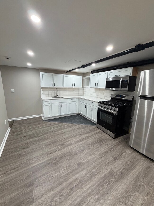 Building Photo - 131 S Harrison St Unit B3