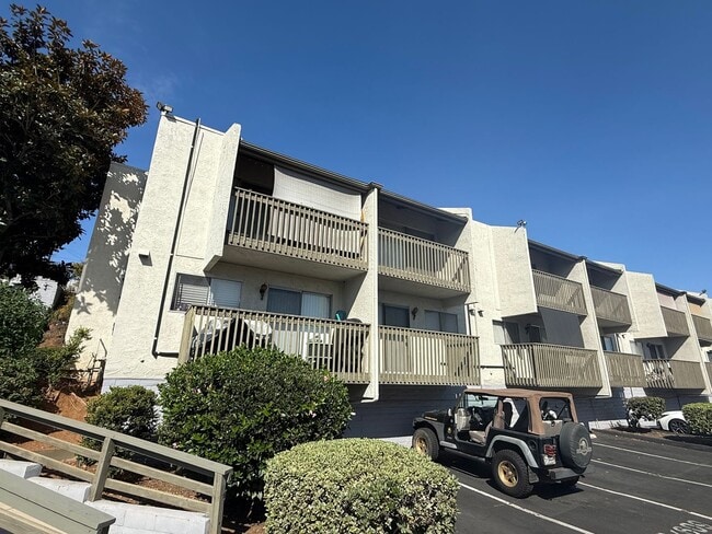 Building Photo - Beautiful 2Bd/1.5Ba Condo w/Washer/Dryer, ...