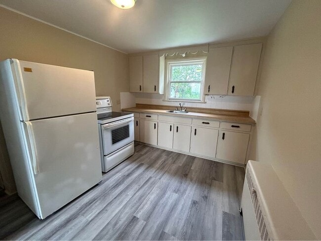 Building Photo - 1742 Confederation Line Unit 8