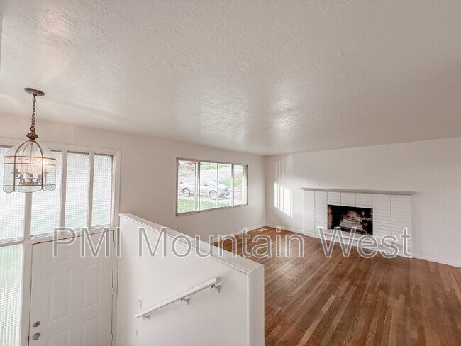 Photo - 698 Doren Dr