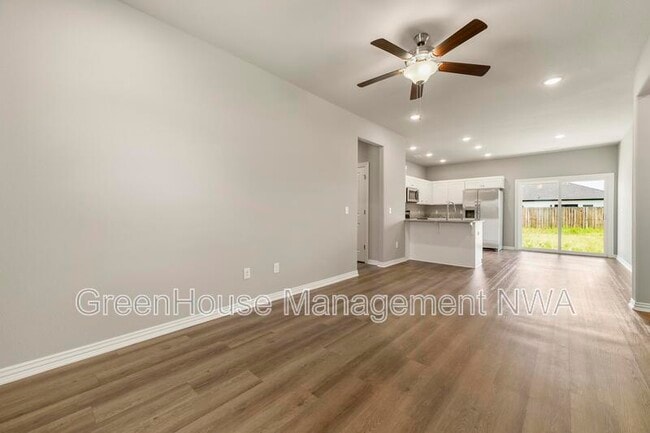 Photo - 210 Williams ct