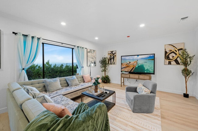 Photo - 5048 Bluff Pl Unit ID1323818P