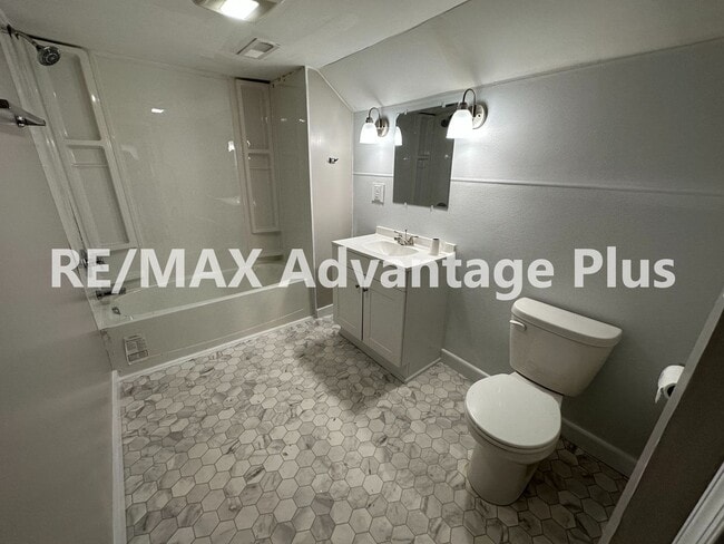 Photo - 305 S Virginia St Unit 2