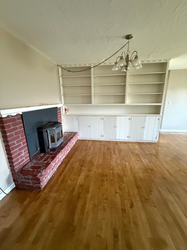 Photo - Spacious Ranch Rambler with 2 car garage