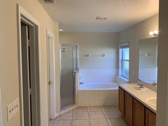 Photo - 145 Southampton Dr