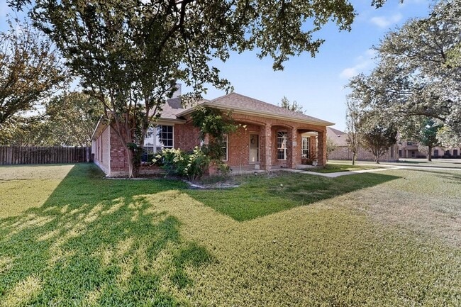 Photo - 920 Mason Ln