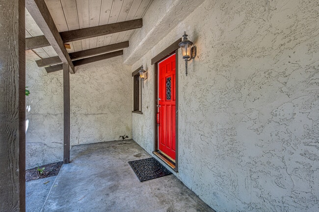 Photo - 1095 Pacific St