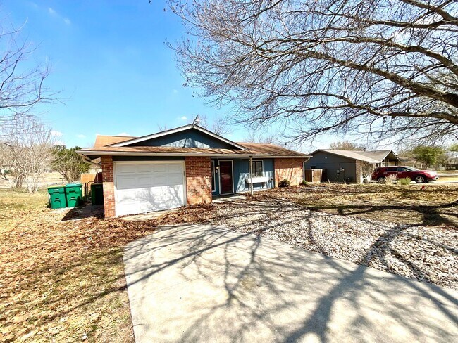 Photo - Beautiful 4-Bedroom Home Near Shopping & Dining in Live Oak