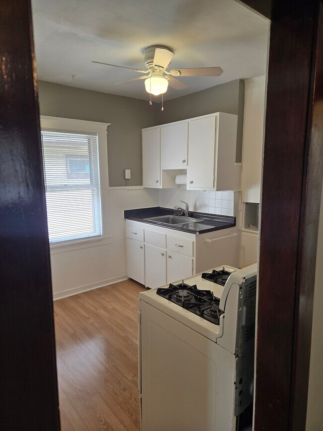 DR to Kitchen - 295 Crestwood Ave Unit Upper