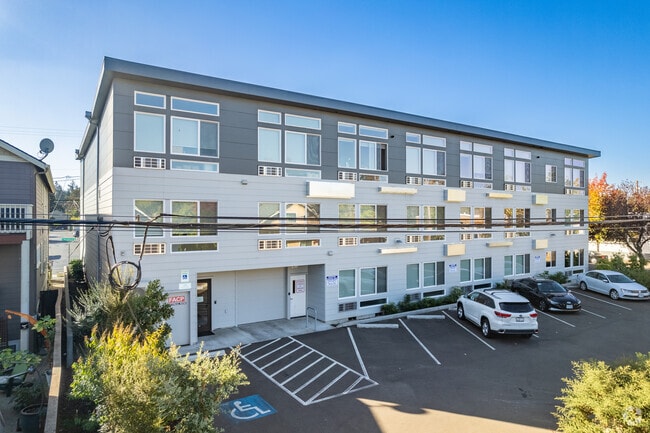 Photo - 54 Woodstock Apartments~ Great Location ~V...