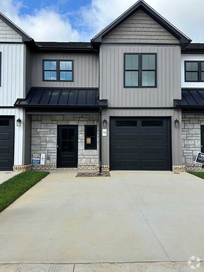 Building Photo - Beautiful new townhouse located in the new...