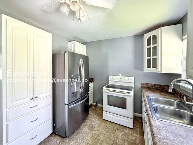 Photo - 2907 Lakeside Dr