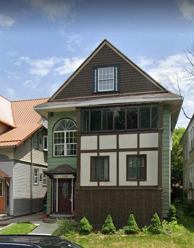 Photo - 239 Oxford Ave Unidad 2