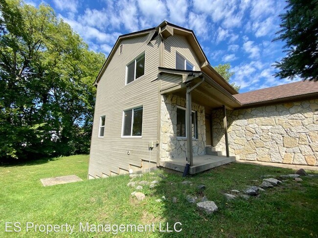 Photo - 4 br, 2.5 bath House - 6879 Oak Lake Dr.