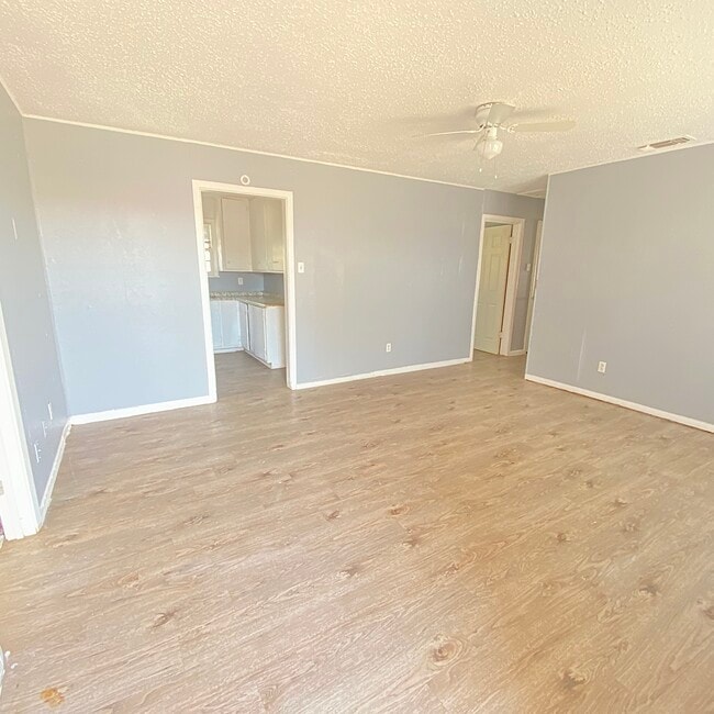 Photo - 1809 E 2nd St