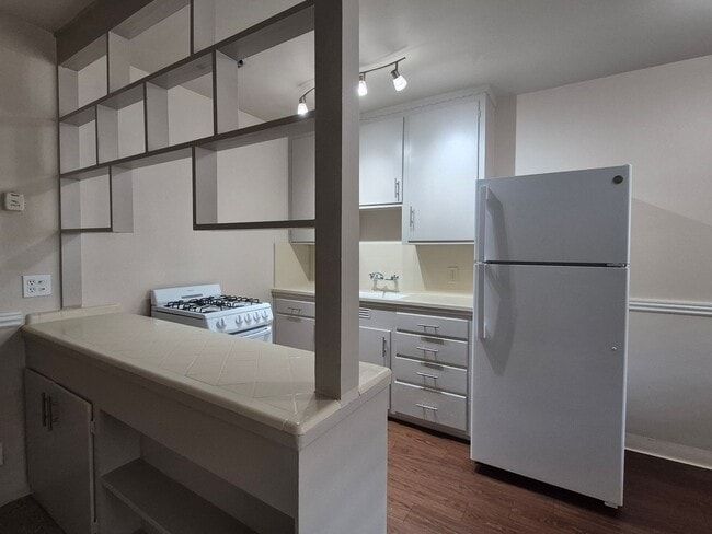 Photo - Upstairs Midtown One-Bedroom - $500 Lease Signing Bonus! Unidad 15