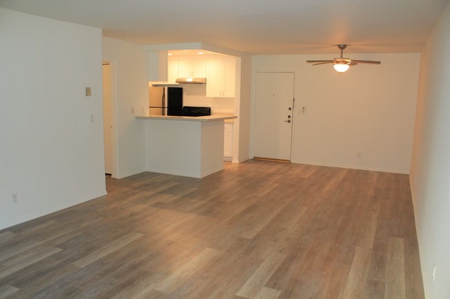 Building Photo - 7765 W 91st St Unit A1124