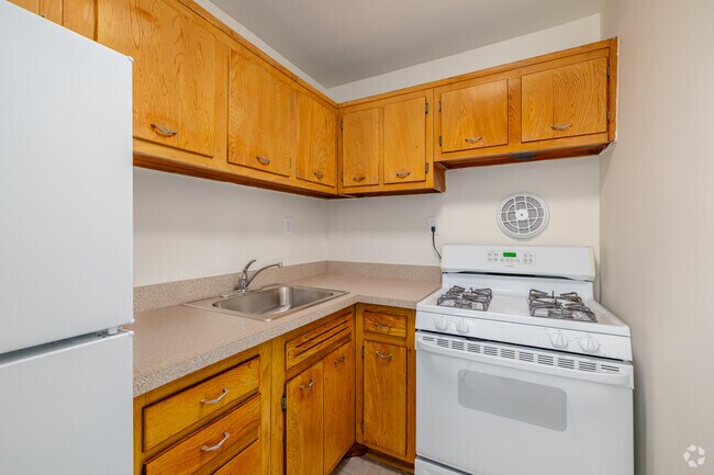 1BR, 1BA - 530SF - Kitchen