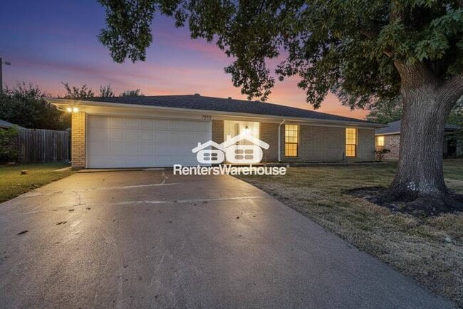 Building Photo - Move IN Ready NRH Home