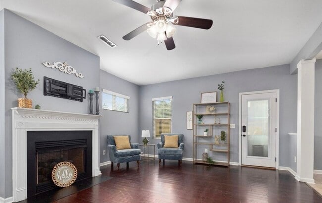 Photo - 305 Bedfordshire Pl