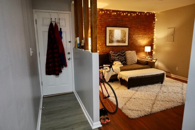 sala de estar - 5148 Butler St