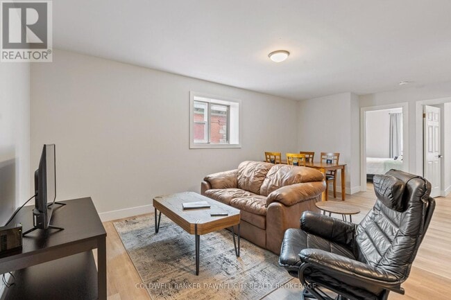 Photo - 383 Main St S