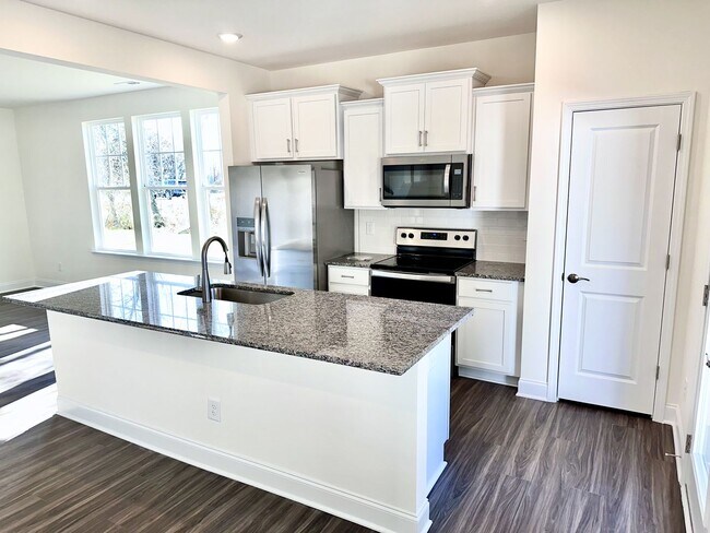 Photo - Brand New Construction 3 Bed 2.5 Bath End Unit Townhome In a Prime Location!!