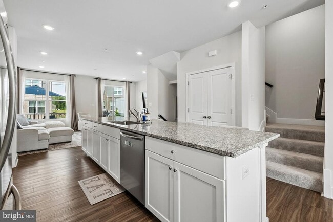 6941 Waterbury Pl