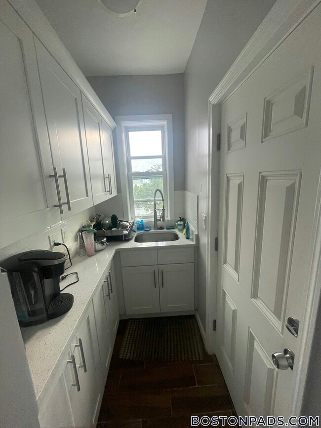 11 Houghton St Unit 3