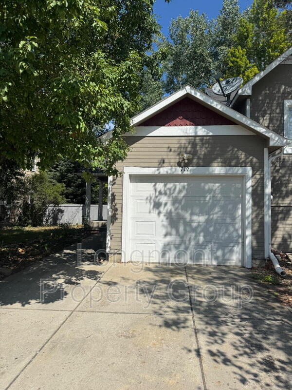 Photo - 719 Thornwood Way