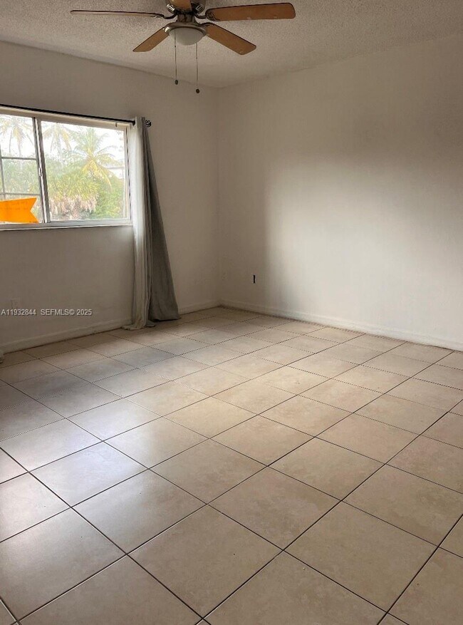 Photo - 3680 N 56th Ave Unidad 806