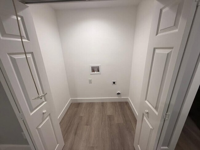 Photo - 1099 Center St SW