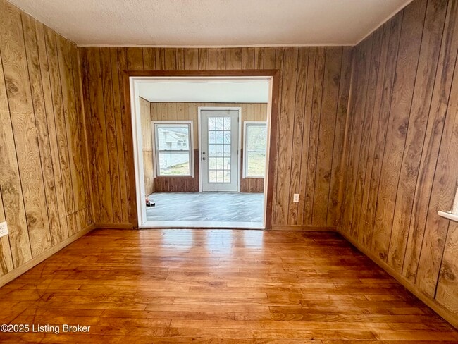 Photo - 1906 Hand Ave