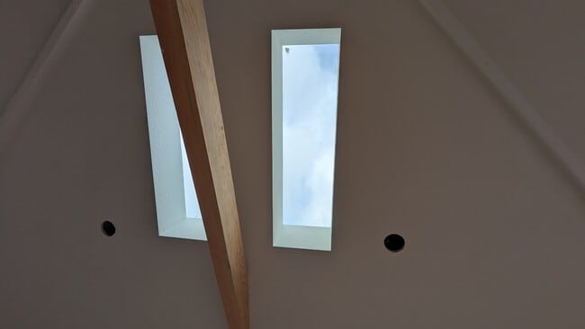 Tragaluces de sala de estar - 1047 Brommer St Unidad 1047B