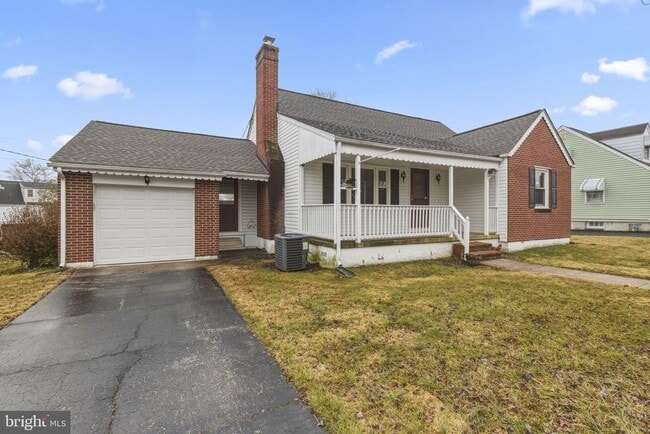 Photo - 9117 Smith Ave