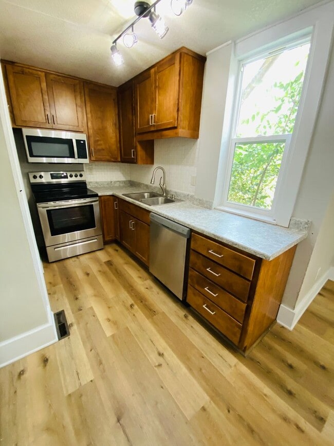 Photo - Gorgeous newly renovated 2 bedroom 1 bathroom! Unidad 1 - 822