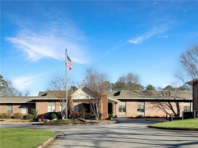 Building Photo - 475 Mount Vernon Hwy NE Unit C225