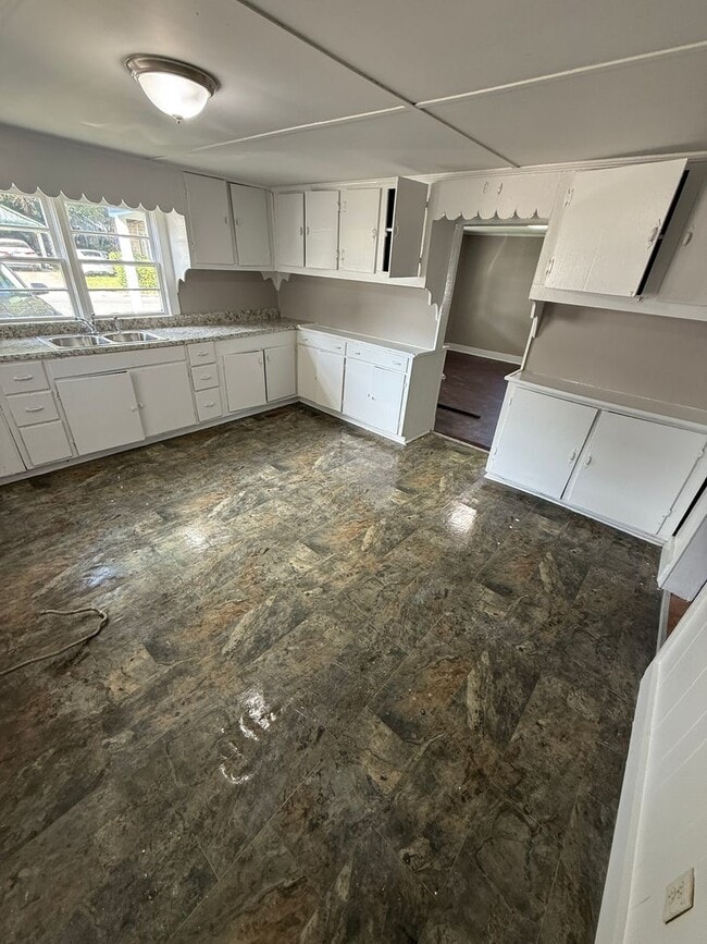 Photo - 3 Bedrooms, 1 Bathroom - House in Rome!