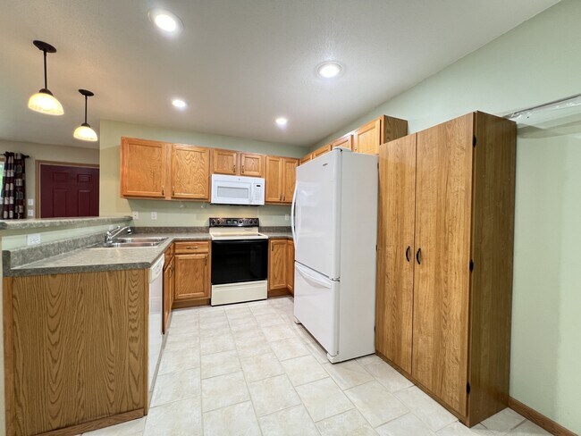 511 Sapphire Cir